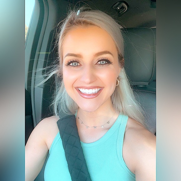 Meet your Posher, Megan - Picture 2 of 4